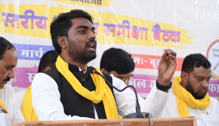 om-prakash-rajbhar-made-kashyap-the-state-president-of-paschimanchal